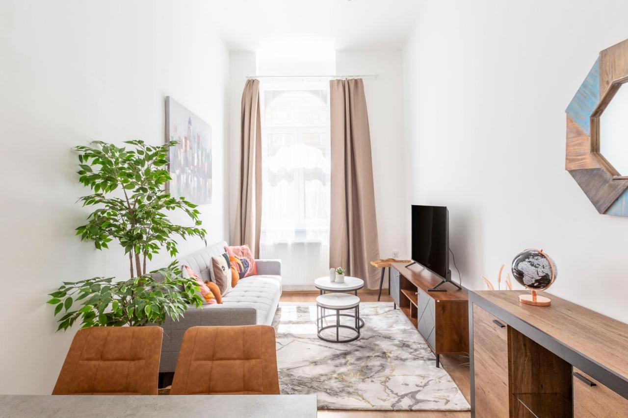Cozy & Pleasant Homes In The Heart Of Budapest Exterior photo