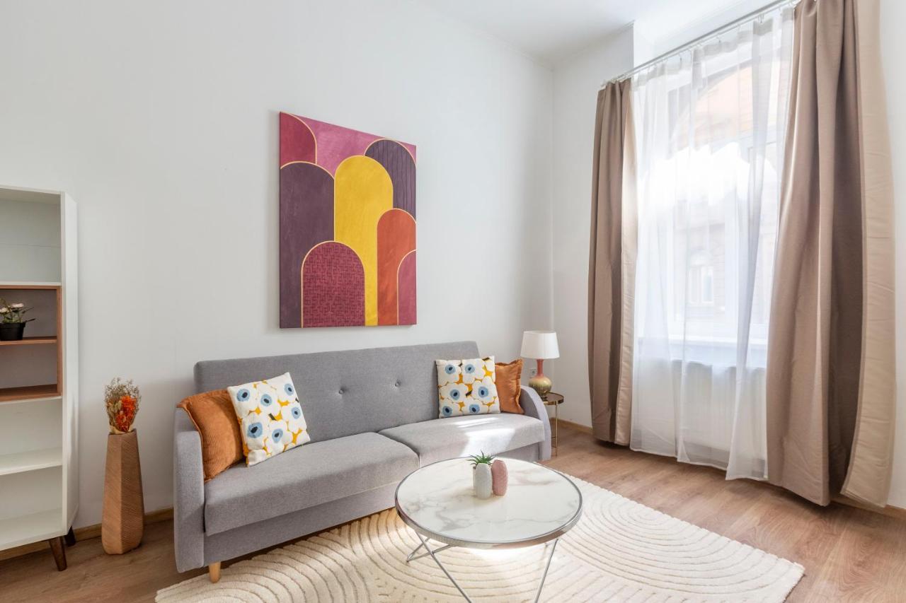 Cozy & Pleasant Homes In The Heart Of Budapest Exterior photo