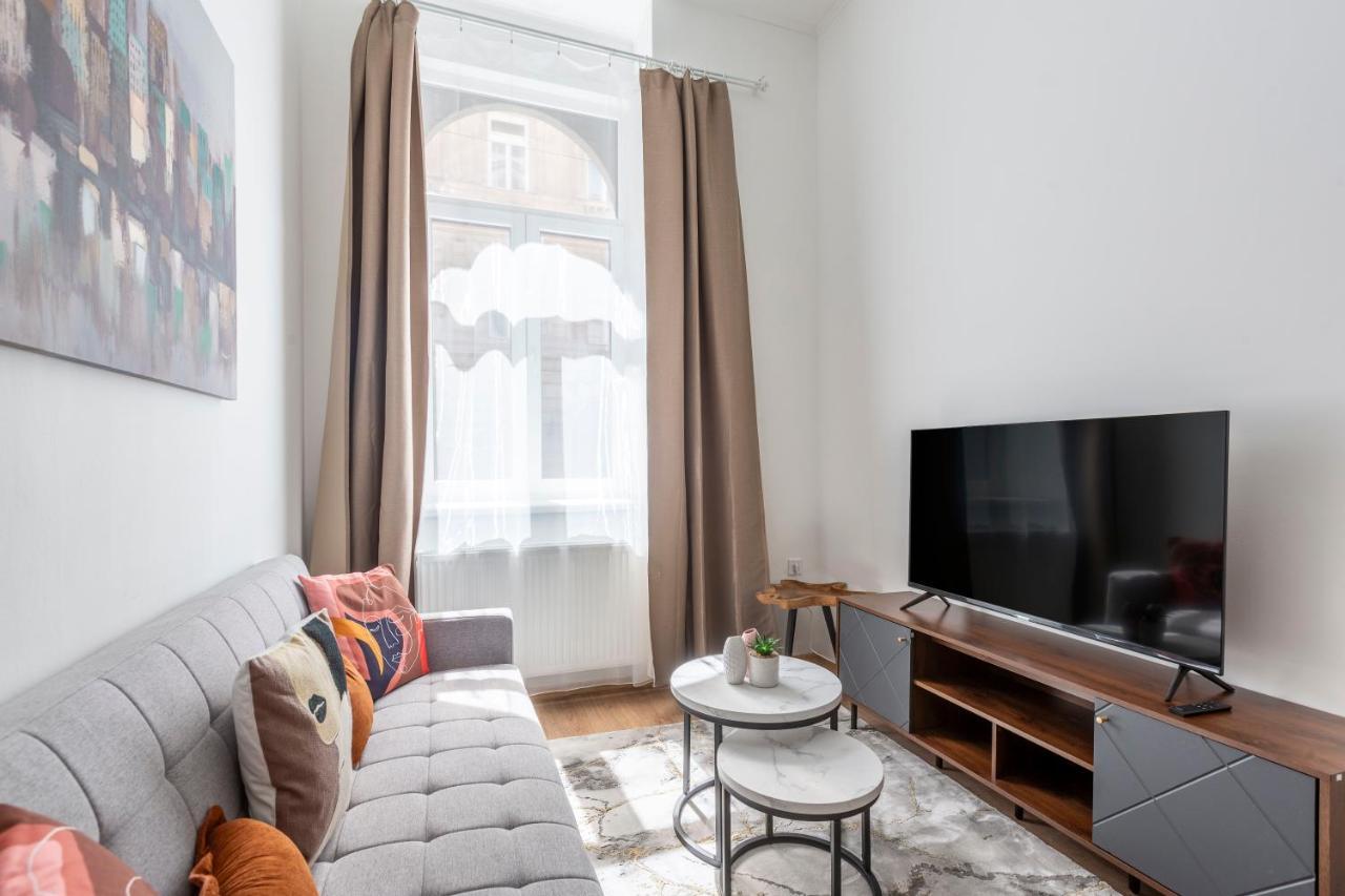 Cozy & Pleasant Homes In The Heart Of Budapest Exterior photo